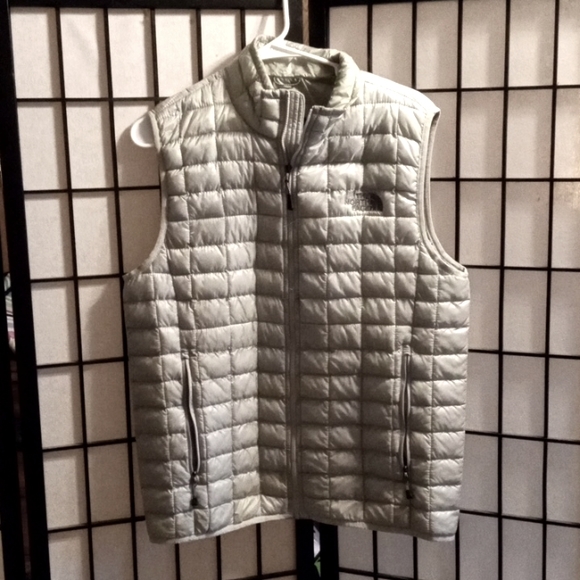 Men's North Face Puffer Vest - Picture 1 of 8